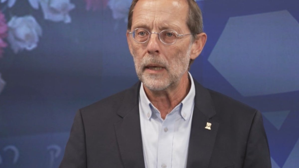 משה פייגלין מטיל פצצה וטוען: 