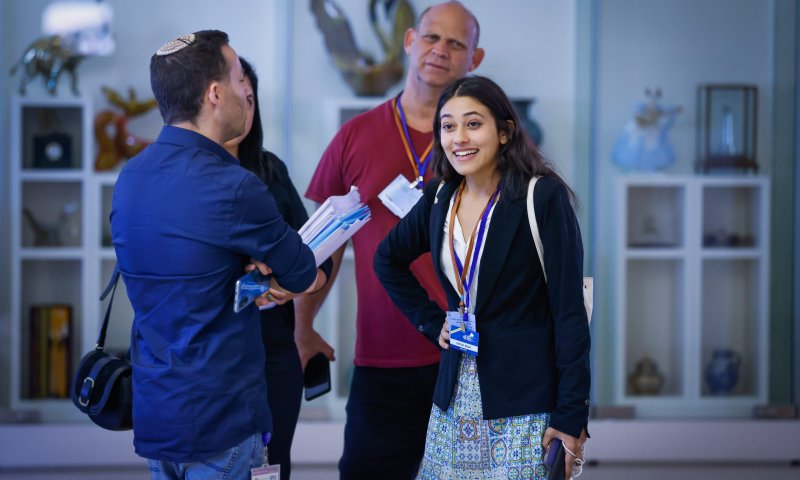 &rlm;זה קרה: הדר מוכתר הגישה את רשימת 'צעירים בוערים&rsquo;