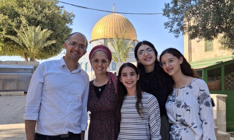 לרגל י"ז בתמוז: חננאל גז עלה להר הבית | צפו