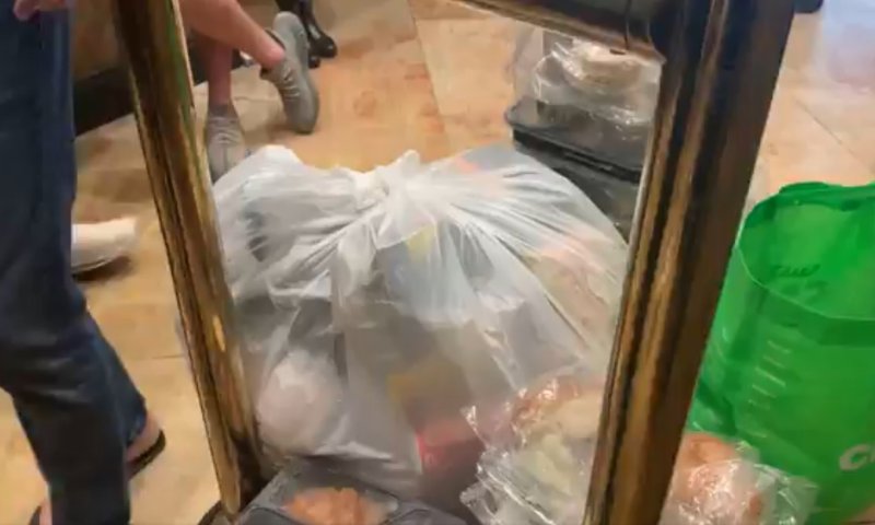 צפו: מרד במלוניות הקורונה; שוהים מאיימים לשבות רעב