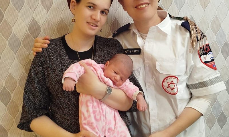 מרגש: הסבתא החובשת יילדה את בתה &ndash; "אני באורות"