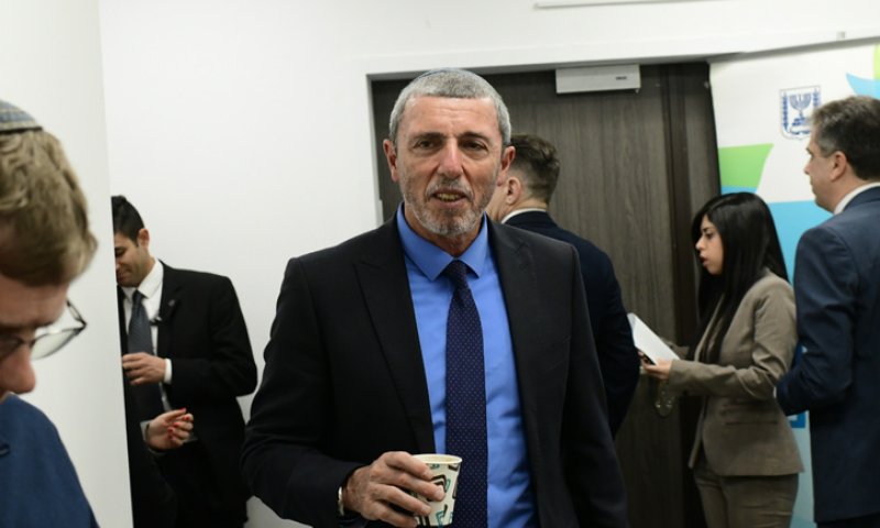 הרב רפי, אל תבעט בכל מה שחינכת אליו עד היום