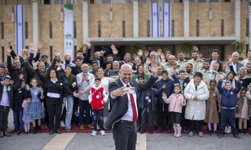 יומולדת לא רק לכנסת: ילידי ט"ו בשבט חגגו במשכן