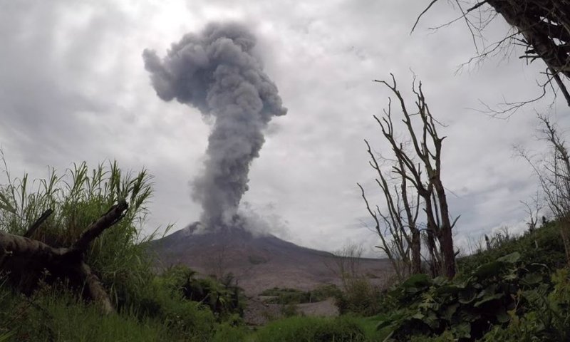 אחרי הצונאמי: הר געש התפרץ באינדונזיה