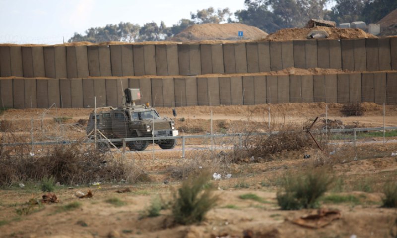 צפו בתיעוד: המחבל מתקרב ומנסה לעבור את הגדר בעזה