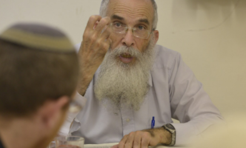 "מה יותר חשוב; העם או הארץ?": התשובה של הרב שטרנברג זצ"ל