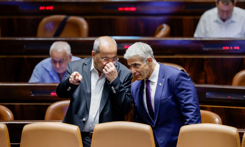 סולחה באופוזיציה: לפיד וטיבי נועדו לפגישת תיאום
