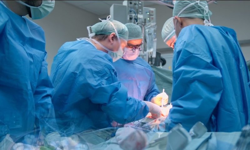 החלטות של חיים ומוות: הצצה לחייהם של המנתחים בישראל