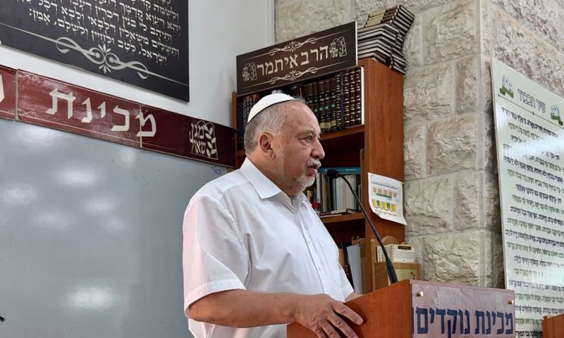 ליברמן ביקר במכינת נוקדים: מלח הארץ, הוכחה לשילוב תורה וצבא