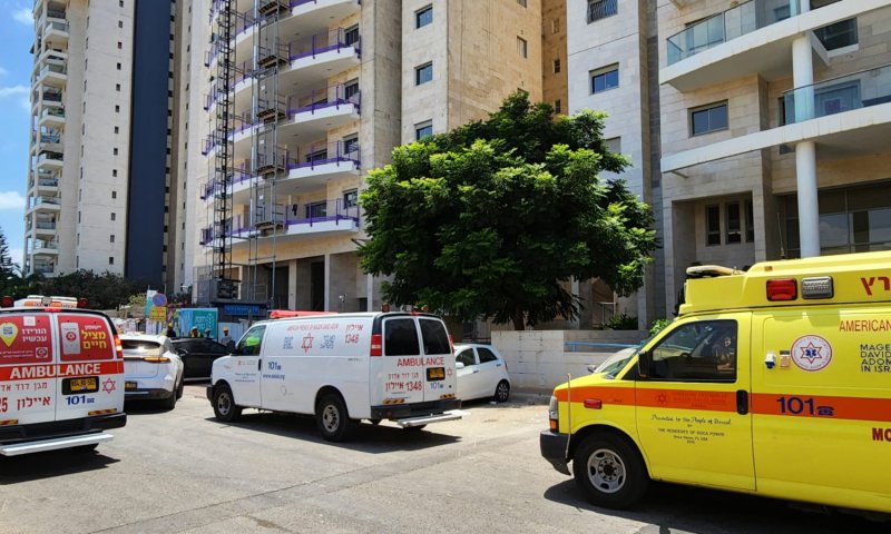 תאונה קטלנית: פועל נהרג מפגיעת חפץ כבד ברחובות