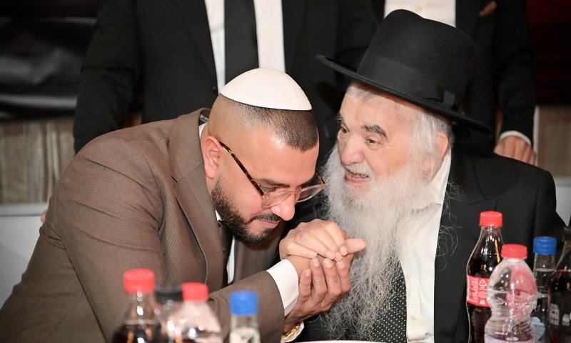 אחרי שאמר שהוא "בכלל חרדי": איתי לוי חוגג הילולה