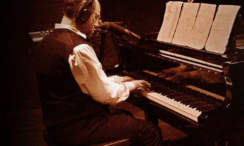 אהרון רזאל בלהיט חדש לחנוכה: "יוונים נקבצו עלי"