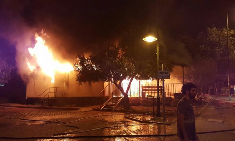 ערב ט' באב: בית הכנסת במבוא חורון נשרף כליל