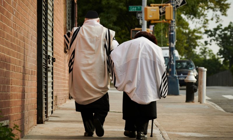 "הנאצים היו צריכים להרוג אתכם": רב הותקף ונפצע