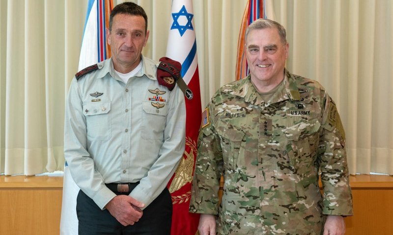 ראש הצבא האמריקני נחת בישראל ויפגש עם הרמטכ"ל