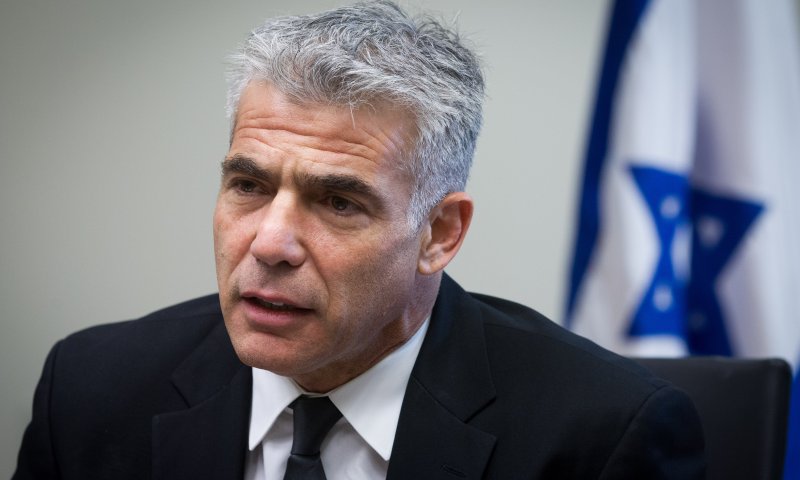 לפיד: "אם אדרש לכך אשלח מטוסים לאיראן"