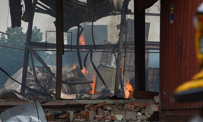 בהלה בניו יורק: שריפה פרצה בשוק חגים בלב מנהטן