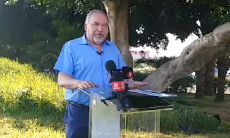 ליברמן: נתנגד לממשלה עם הרב רפי וסמוטריץ'