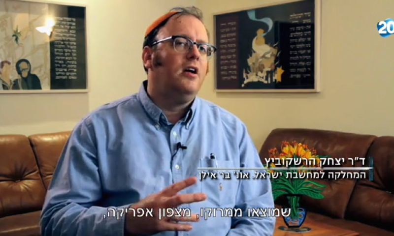 צפו: הצצה לחייו של האיש שמשפיע על חיי כולנו