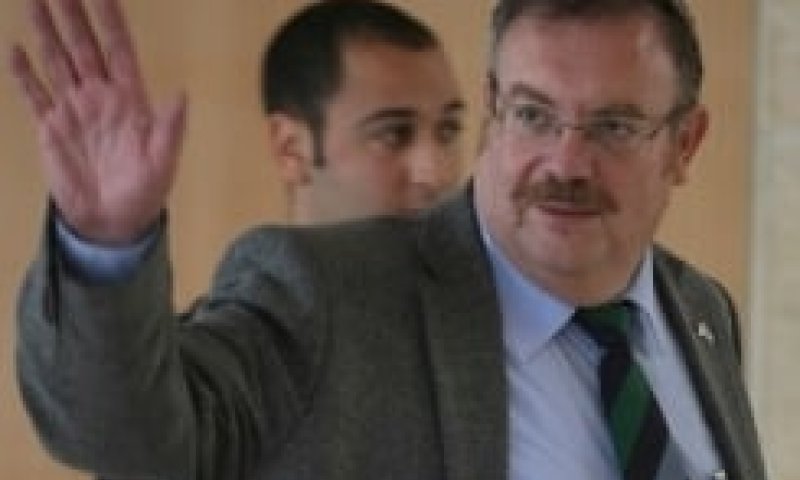 השר הרשקוביץ מגלה נכונות להקפאה בנייה נוספת