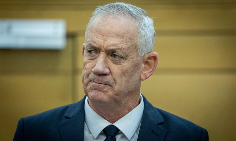 גנץ שוב תוקף: "גיס חמישי יושב בחדר הקבינט"
