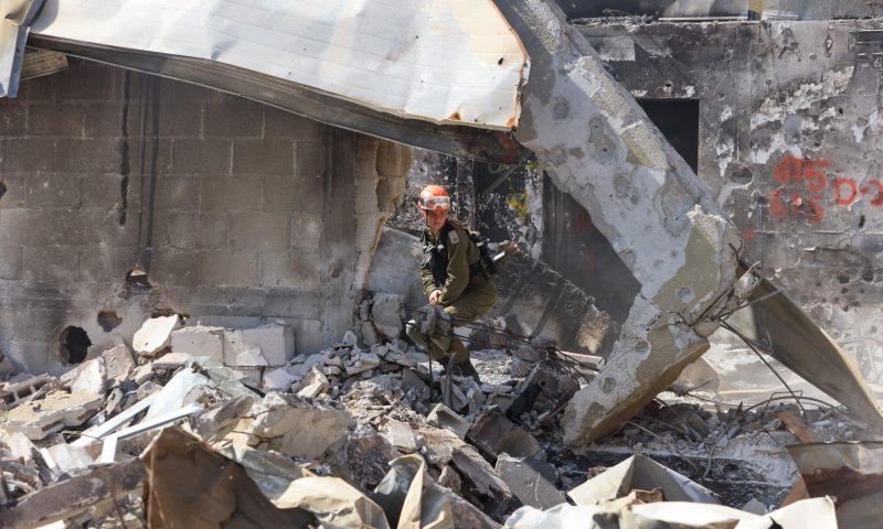 משמחה להלם: הכותרת הראשונה של סרוגים ב-7.10