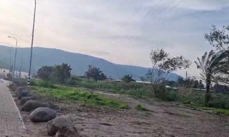 לקראת הסערה: רוחות עזות הביאו לסגירת חופי הכנרת. צפו