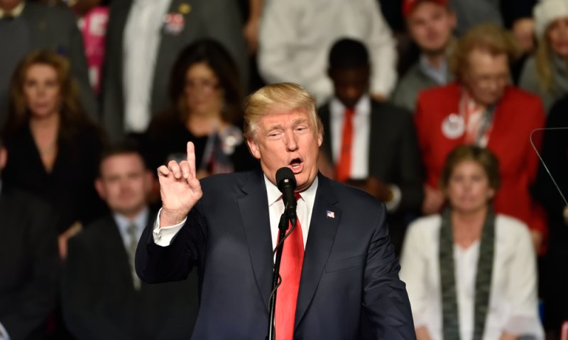 למה לדונלד טראמפ יש רק אפליקציה אחת באייפון?