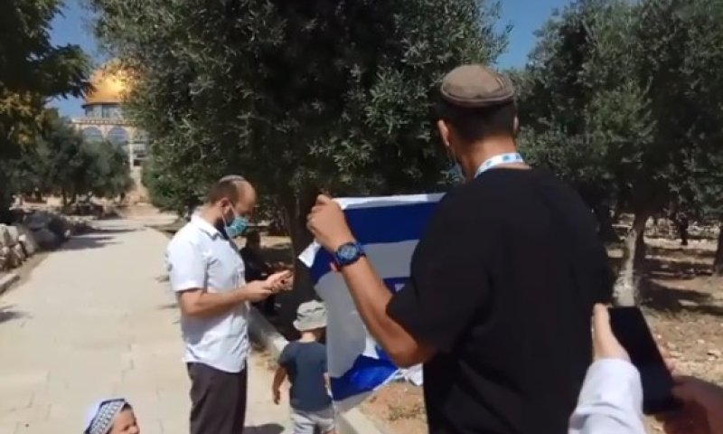 בעיצומו של תשעה באב: דגל ישראל הונף בהר הבית