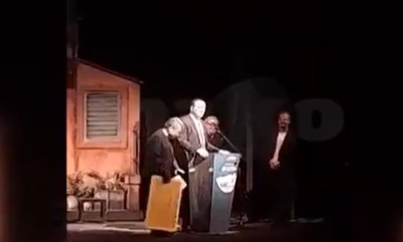 מהומה וצעקות בתיאטרון | מיקי זוהר: "אני אוהב אתכם"