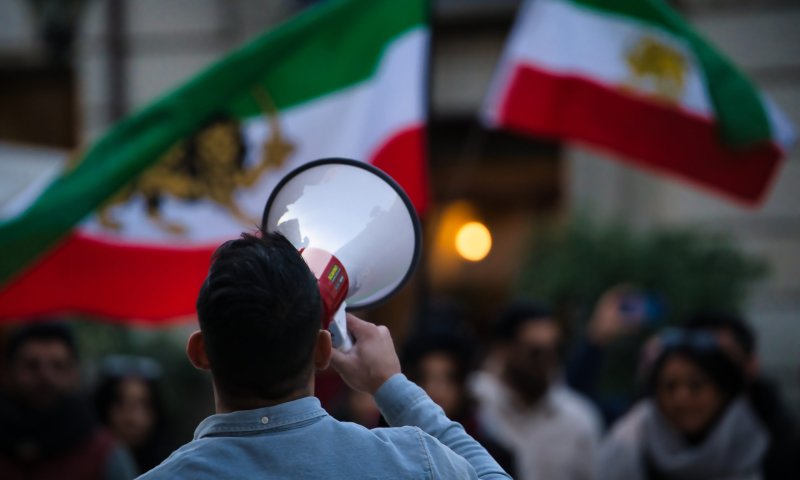 המוסד לאיראנים: כל תמונה מקרבת אותנו למטרה של הפלת השלטון