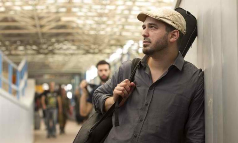 "פשוט ונוגע": אורי וויל בשיר אהבה חדש&bull; צפו