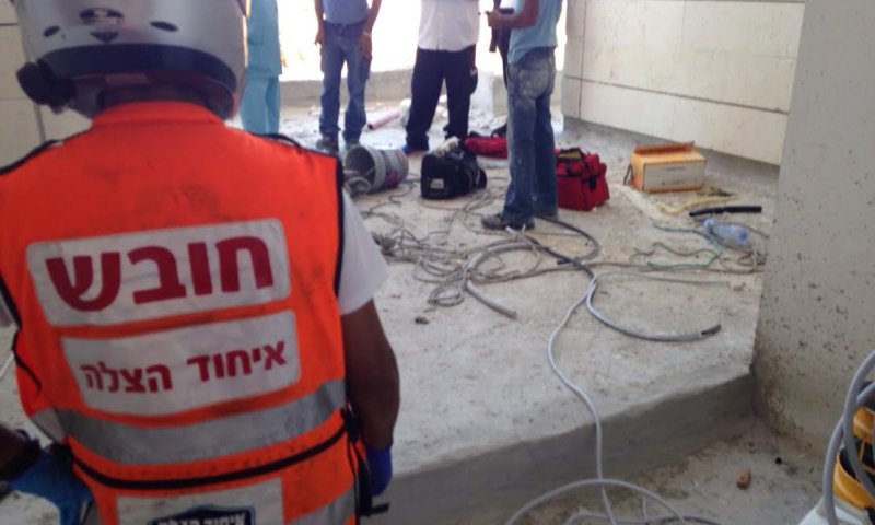 ושוב: פועל שהיה קשור בסנפלינג &ndash;  נפל מגובה רב