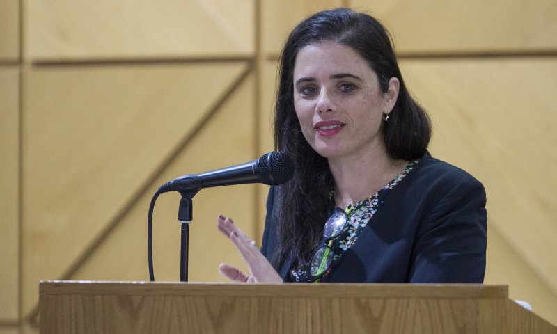 שקד: "כשנתניהו רומס אותי, לא זועקים ירי בנגמ"ש"