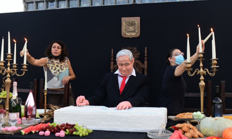 זעם בימין על מיצג הסעודה האחרונה של נתניהו