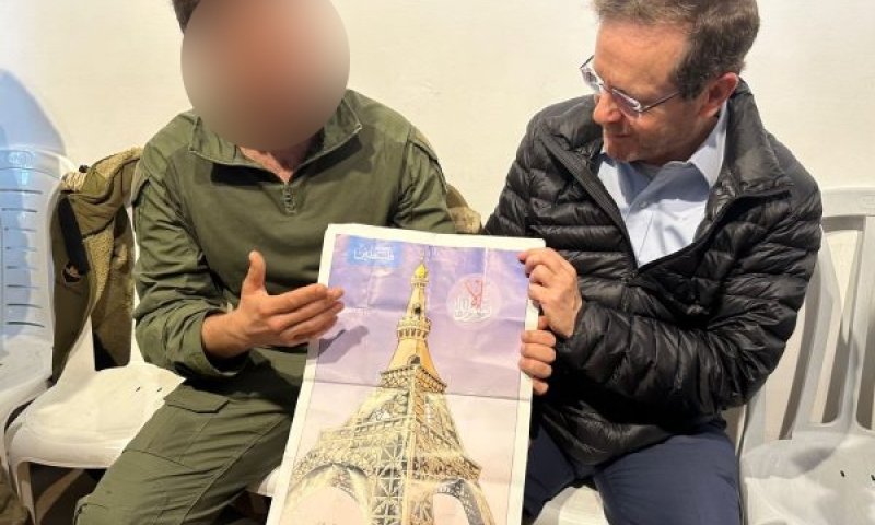 התמונה שנמצאה בעזה: מגדל אייפל הופך למסגד