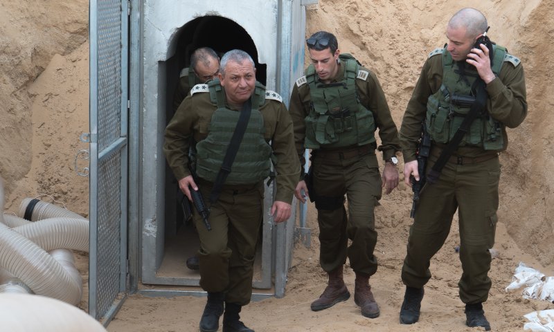 הרמטכ"ל במנהרת הטרור שנחשפה ברצועה. צפו