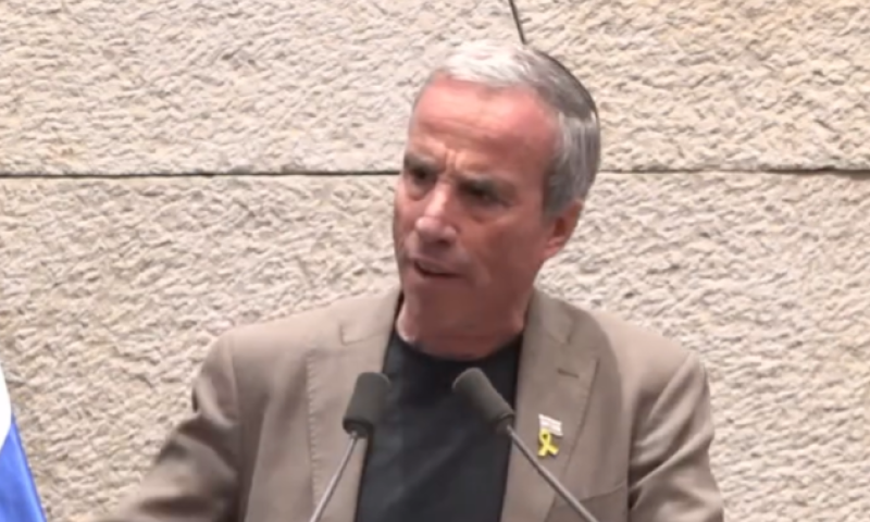 הח"כ הסרוג בכנסת: "לא הכל זה חסדי שמים"