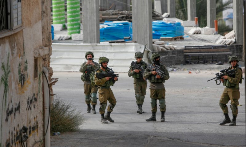 המחבל מברקן עדיין חופשי; כתב לאישום לאביו