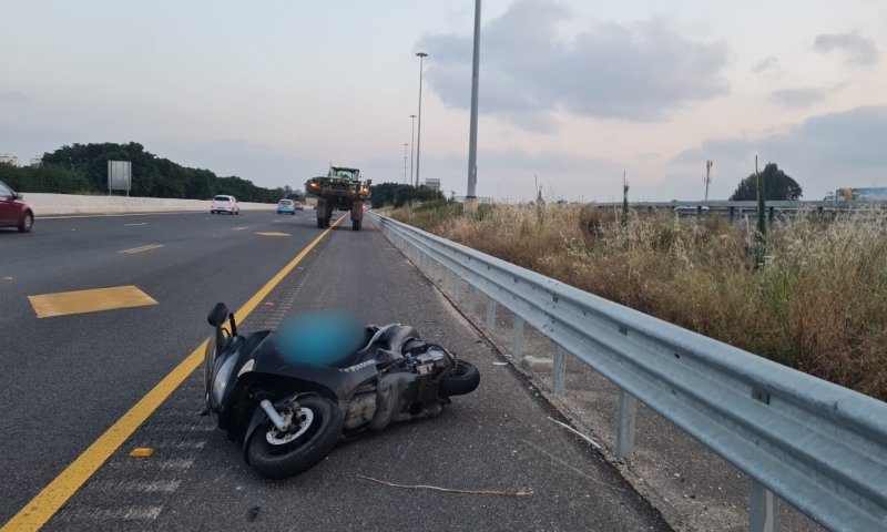 רוכב אופנוע נפצע קשה לאחר שנפגע מטרקטורון