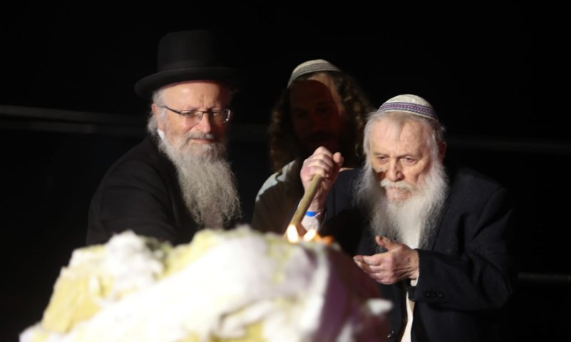 גדולי רבני הציונות הדתית בהדלקת ל"ג בעומר במירון