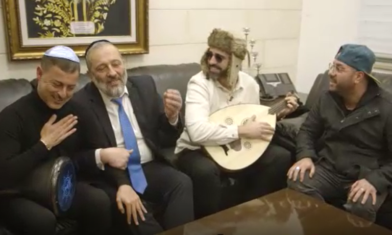 צפו: כוכבי שנות ה-80 ואריה דרעי בביצוע הומוריסטי