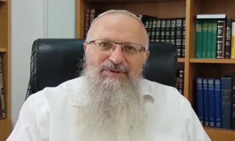 הרב שמואל אליהו: "הגיע הזמן לבקש סליחה". צפו