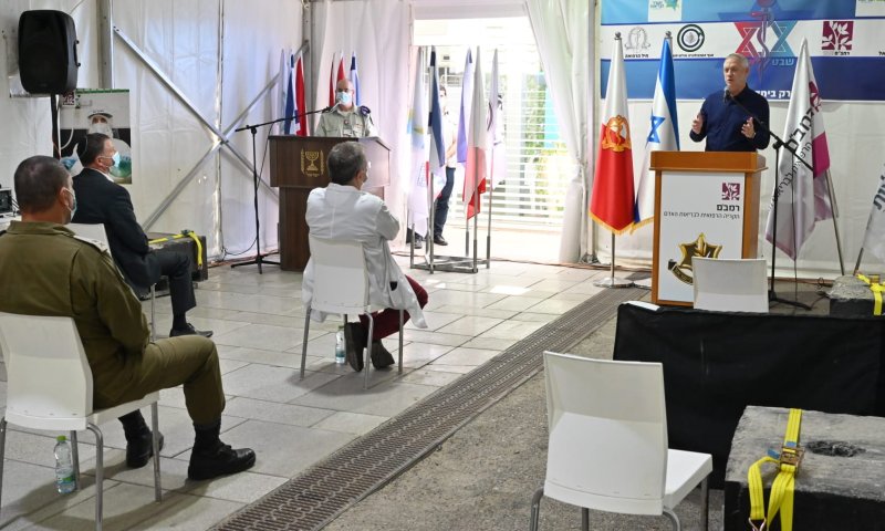 גנץ: "עשור של הזנחה שפגש מגיפה"