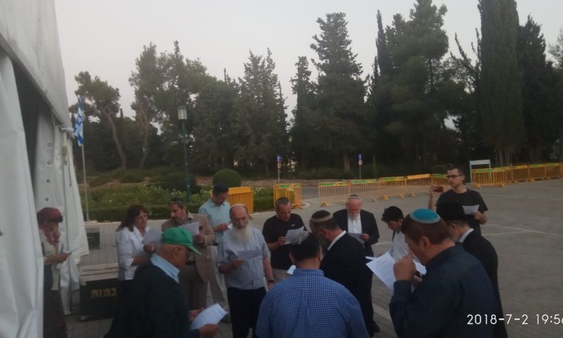 צפו: האזכרה הדתית לבנימין זאב הרצל ז"ל