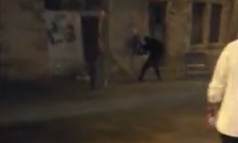 תיעוד דרמטי; קצין המשטרה מחסל את המחבל