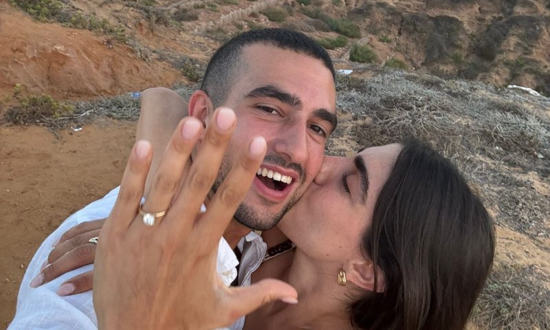 מזל טוב: כוכבת "חזי ובניו" התארסה