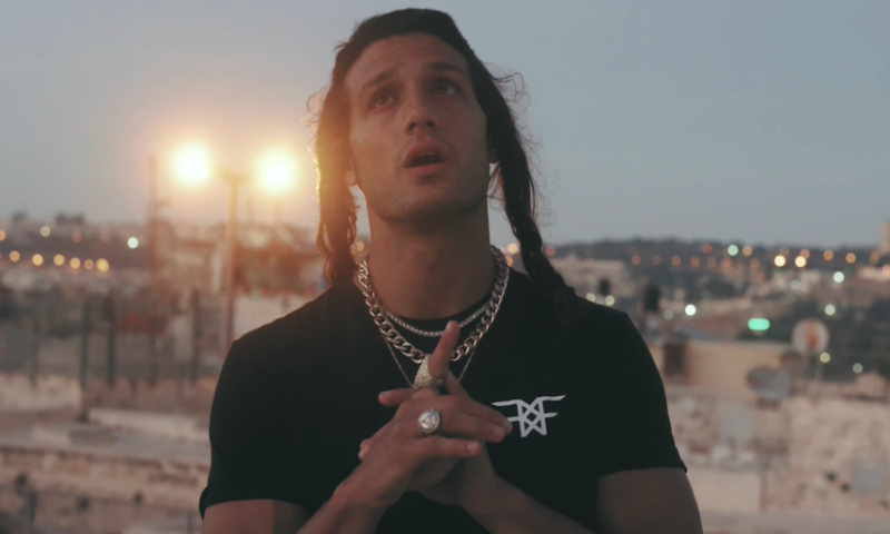 כזה עוד לא ראינו: אסף גורן עושה סליחות באנגלית. צפו