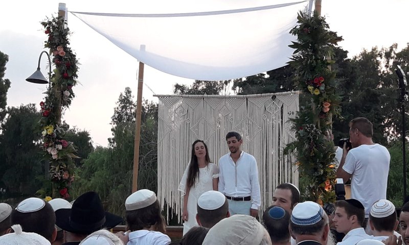 חופה ללא הורים &bull; יתומי הפיגועים התחתנו. צפו