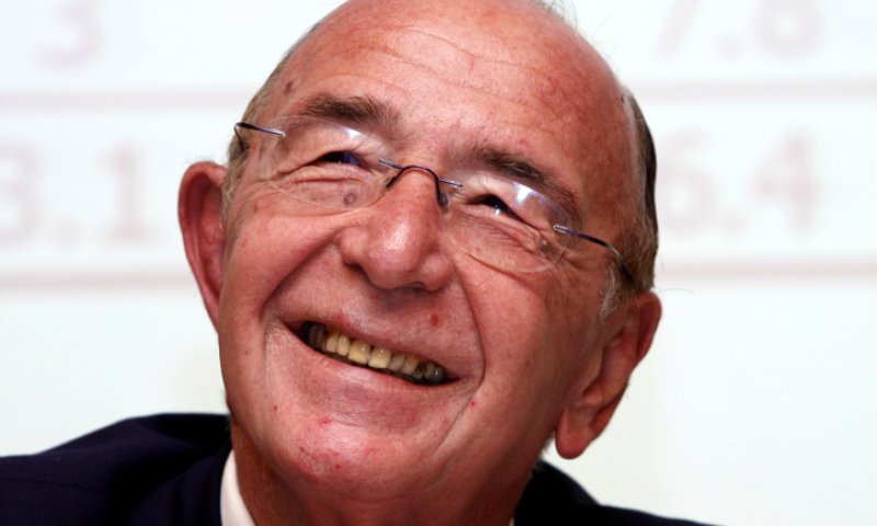 בעקבות התלונות &bull; אלכס גלעדי הודיע: "אני זז הצידה"